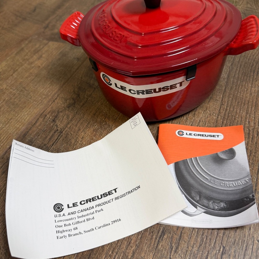 Le Creuset Heart Cocotte Dutch Oven 2 Qt Cerise Red Made in France New in Box